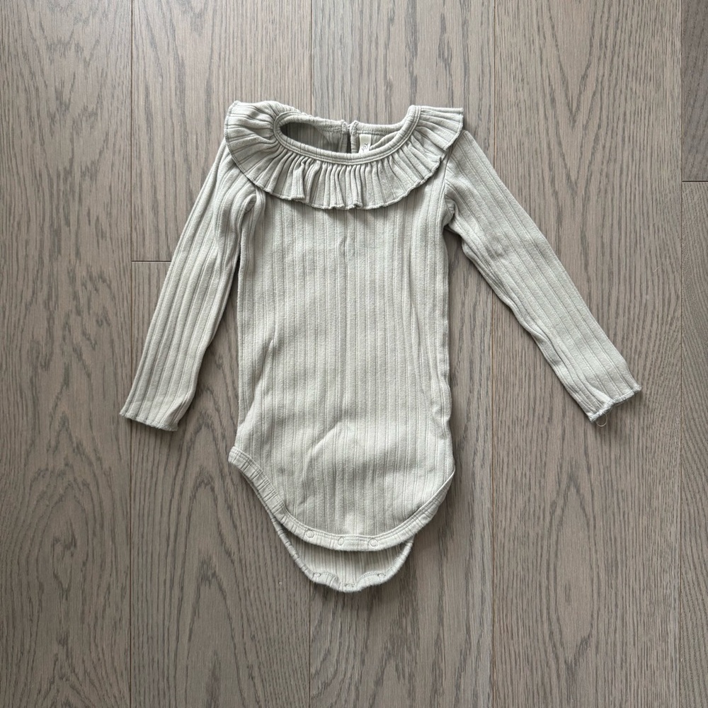 Rylee + Cru Cream Ribbed Long-Sleeve Ruffle Neck Bodysuit (12-18 months)